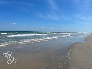 Beechwood Bungalow - Where Comfortable Coastal and Calm Meet Waves Water and WOW - Freeport - 8