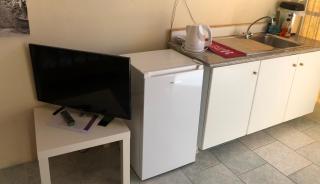 Converted Shed Studio & Garden Hanging Bed - Porto Rafti - 5
