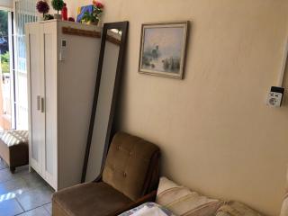 Converted Shed Studio & Garden Hanging Bed - Porto Rafti - 7