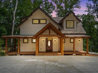 The Starling Bear Den on Lake Keowee - West Union - 8