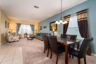 Stunning 2 Story Pool Home With Spa, Game Room & Movie Room in Gated Community - Davenport - 8