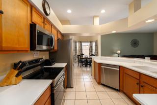 Stunning 2 Story Pool Home With Spa, Game Room & Movie Room in Gated Community - Davenport - 7