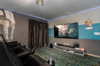 Stunning 2 Story Pool Home With Spa, Game Room & Movie Room in Gated Community - Davenport - 5
