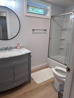 4 Bedroom Cape Getaway, 5 Min Drive to Beach, Pool Table, Grill, Backyard - Falmouth - 8