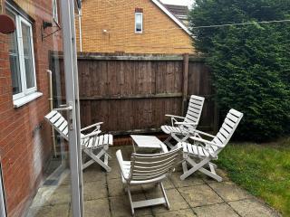 Brades Rise House - 3 bedroom house with 2 toilets with a private garden - 9