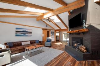 Mountain Retreat with Hot Tub near skiing and golf - Mount Hood Village - 8