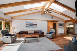 Mountain Retreat with Hot Tub near skiing and golf - Mount Hood Village - 7