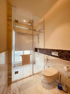 Leela Bhartiya city - luxury apartment - Bangalore - 4