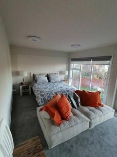 Takapuna Centre 3B plus Netflix - Auckland - 1