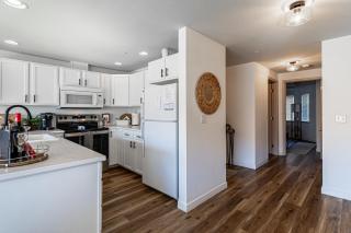 Cozy Condo in Chelan with Balcony & Views - Chelan - 1