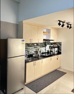 Suite 101F a New & Spacious MOA Sunrise Drive Oasis - Manila - 7