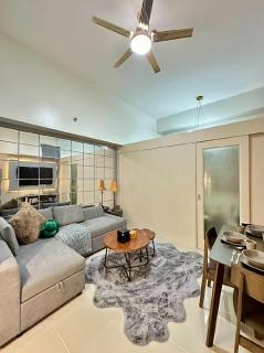 Suite 101F a New & Spacious MOA Sunrise Drive Oasis - Manila - 5