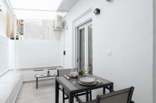Honey Oak & Cream Patio by Nest - Salonicco - 3