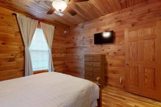 2BR House with AandC and Games, Close to Lake - 1