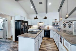 Peach Street Retreat - Fire Pit and Close to Main St - 8