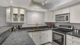 Comfort and Style in the Phoenix Biltmore Area! - Phoenix - 1