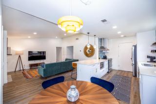 Luxury 4BR Oasis with Pool, Hot Tub & Game Room! - Cedar Park - 5