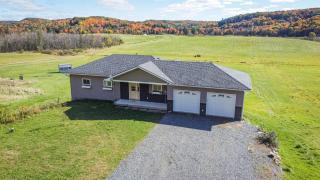 Farmhouse Getaway on 5 Acres Family Friendly - Huntsville - 0