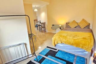 Experience a Cozy Studio In Prime Location - Seven Kings - 4
