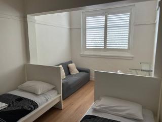 Top Spot 4Br - New AC - Value - Sydney - 3