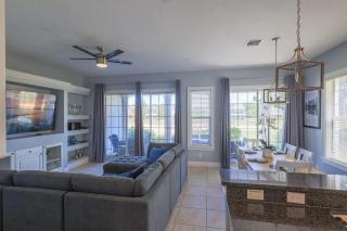 Luxurious Pool Home Overlooking Golf Course - 2