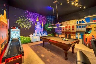 Main Street USA in Luxury Reunion Home - 5