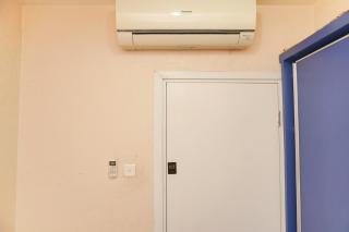 Combined and Spacious 3BR at Green Pramuka City Apartment By Travelio - Giacarta - 5