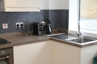 Colchester town and castle modern flat with kitchen & private parking - - 3