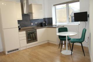 Colchester town and castle modern flat with kitchen & private parking - - 1