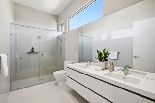 Luxury Meets Oceanfront Bliss on The Esplanade - Torquay - 3