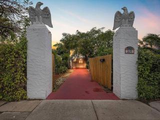 Stylish 3BR Home & Hottub Near Beaches & Downtown - West Palm Beach - 0