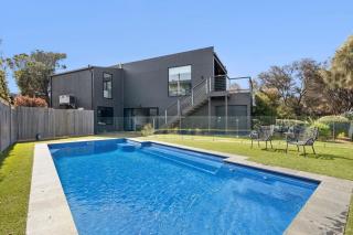 Luxury Sands Golf Escape with Pool and Views - Torquay - 0