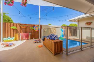 Private Luxury Haven with SUV Hire, Pool, Near Marina - 8