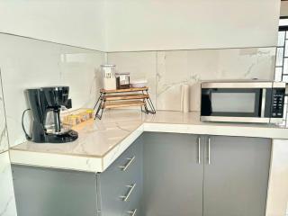Charming house 5 min airport with Ac - 8