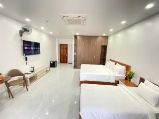 Golden Hotel - 4