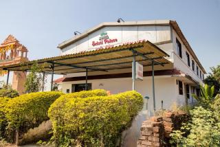 OYO Sristi Palace - Khanivde - 1