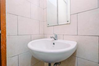 Cozy Living Studio Apartment at Margonda Residence 1 By Travelio - Depok - 3