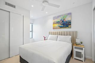 Waterfront 2-Bed Oasis - Pool Steam Jacuzzi Gym - Kawana Waters - 8
