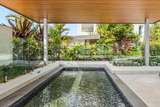 Waterfront 2-Bed Oasis - Pool Steam Jacuzzi Gym - Kawana Waters - 7