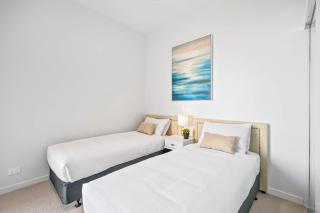 Waterfront 2-Bed Oasis - Pool Steam Jacuzzi Gym - Kawana Waters - 5
