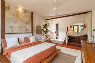 Villa Belle Oasis - Next To Canggu 5BR Tropical Paradise with Private Pool & Stunning Rice Field Views - Kerobokan - 8