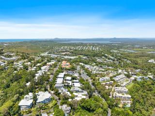 Noosa Views 4 Noosa Drive 33 Stylish Coastal Retreat - 9