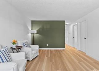 One bedroom with shared bathroom at Jellys Cozy Home - Tacoma - 9