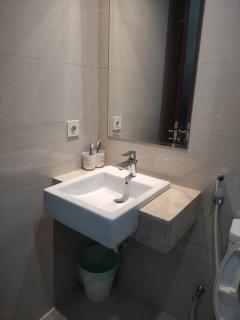 Green Sedayu Apartment Deluxe by Ellison - Jakarta - 4