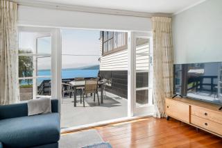 Authentic Kiwi Lodge by the Lake - 0