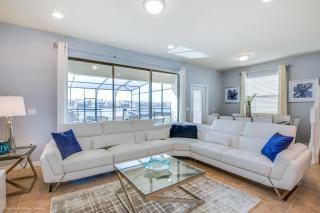 Last Minute Disney Getaway! Private Pool, Hot Tub & Games Room. Book Now! #17398 - Kissimmee - 2