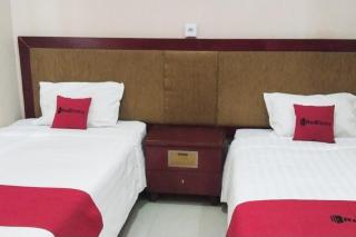 RedDoorz at Ameria Bandara Nongsa Batam - - 7