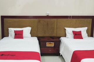 RedDoorz at Ameria Bandara Nongsa Batam - - 0