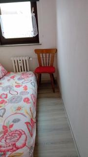 RJS Lambach GbR, Ferienwohnung am Dorfplatz - Waldkappel - 9