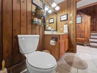 Wabasso 8 Cozy Snowshoe Retreat Covered EZ Parking WiFi Deck - 7